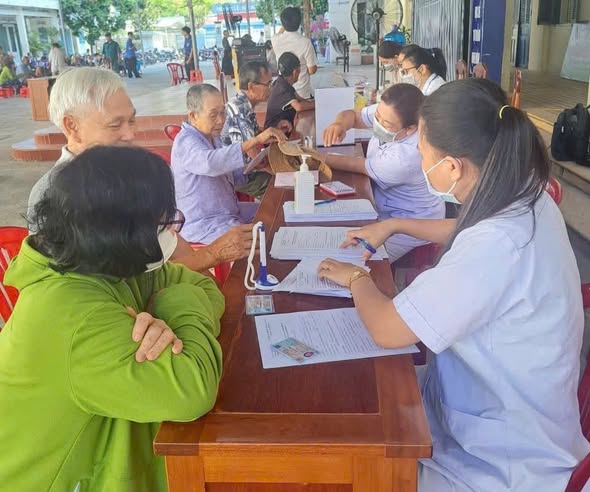 HỘI CHỮ THẬP ĐỎ PHƯỜNG BẮC NHA TRANG HỖ TRỢ KHÁM SỨC KHỎE MIỄN PHÍ CHO NGƯỜI DÂN